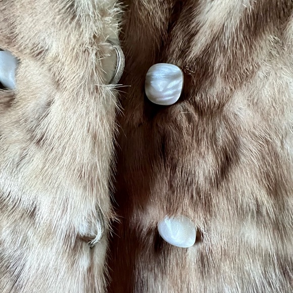 Vintage Late 50s to 60s Era Authentic Mink Cropped Jacket with 3/4 Sleeves. - Picture 6 of 16